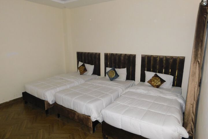 Room 5 of 9