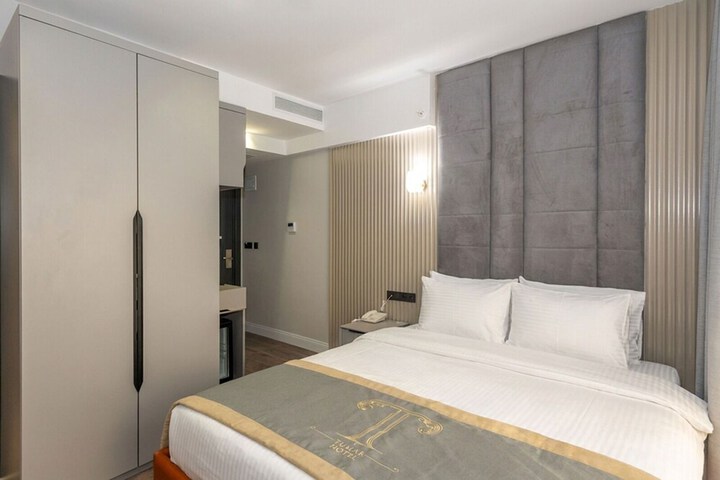 Room 13 of 74