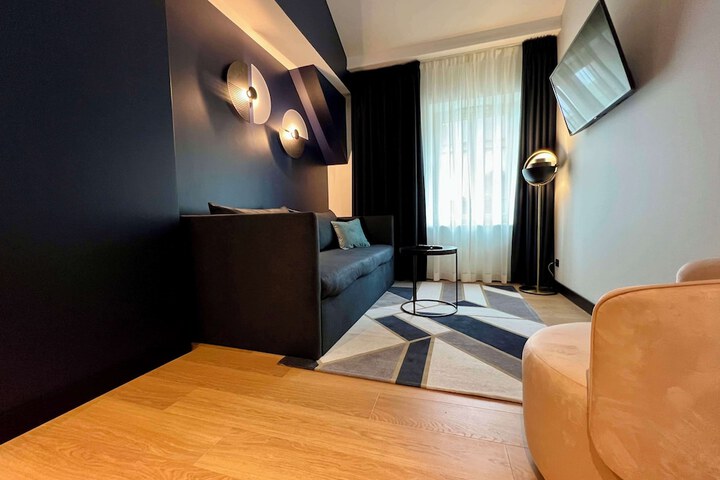 Room 32 of 90