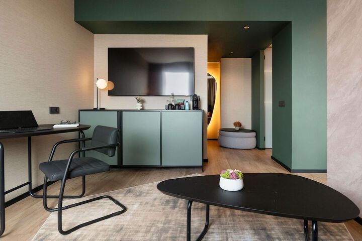 Room 34 of 110