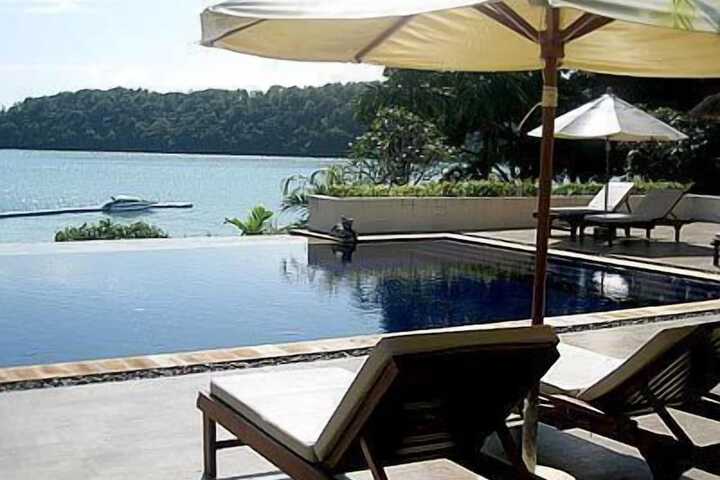 Hotel Pool