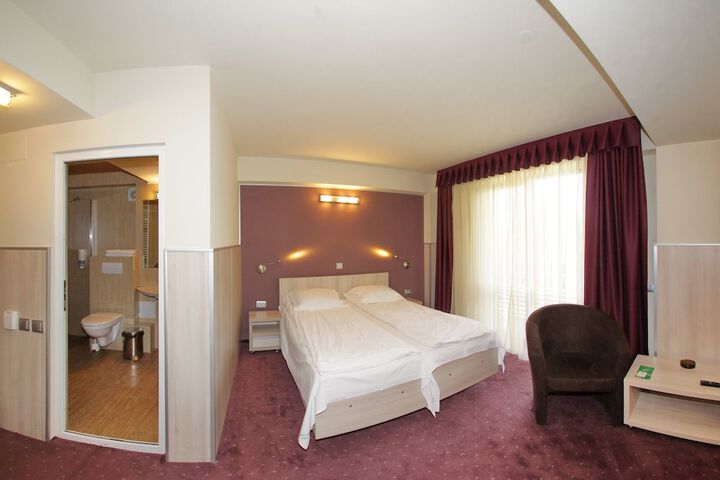 Room 8 of 38