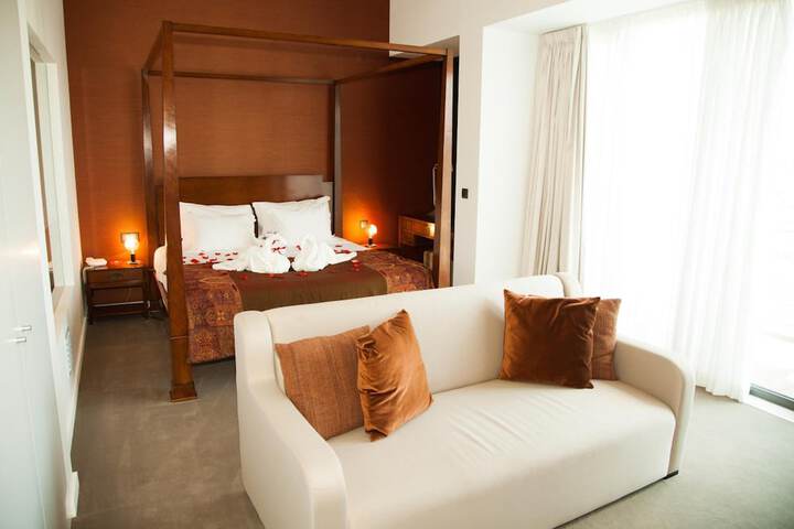 Room 16 of 105