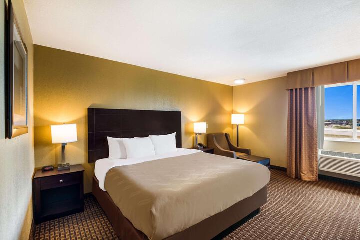 1 King Bed (9 of 10)
