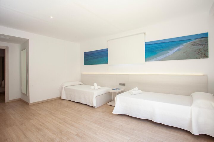 Room 25 of 143