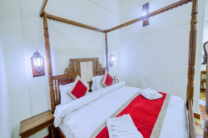 Room 4 of 10