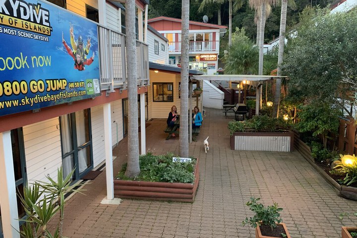 Hotel Exterior 37 of 44