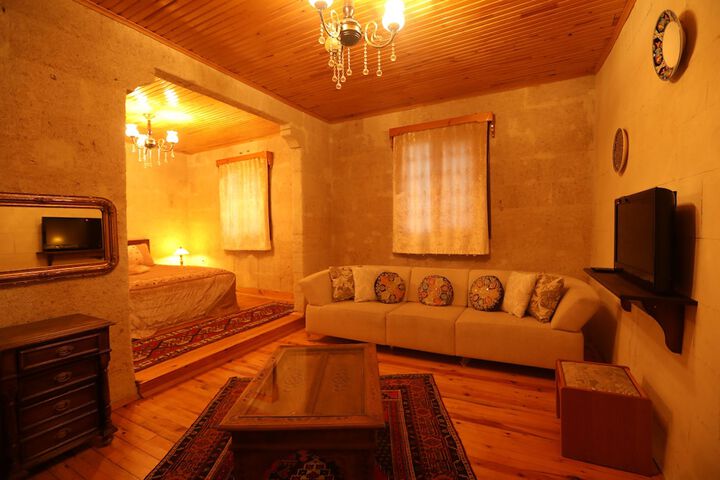 Room 7 of 19