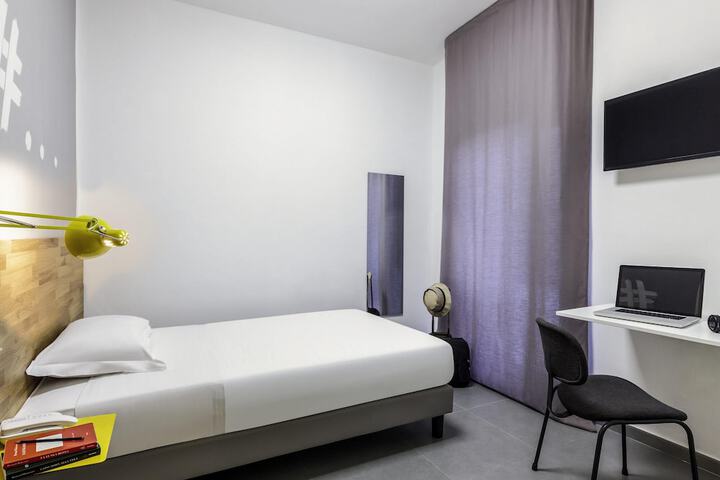 Room 12 of 40