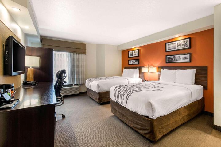 1 King Bed (2 of 10)