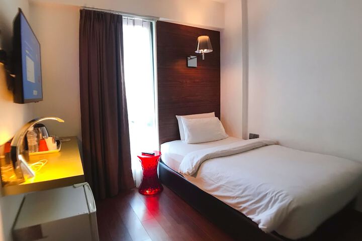Room 30 of 47