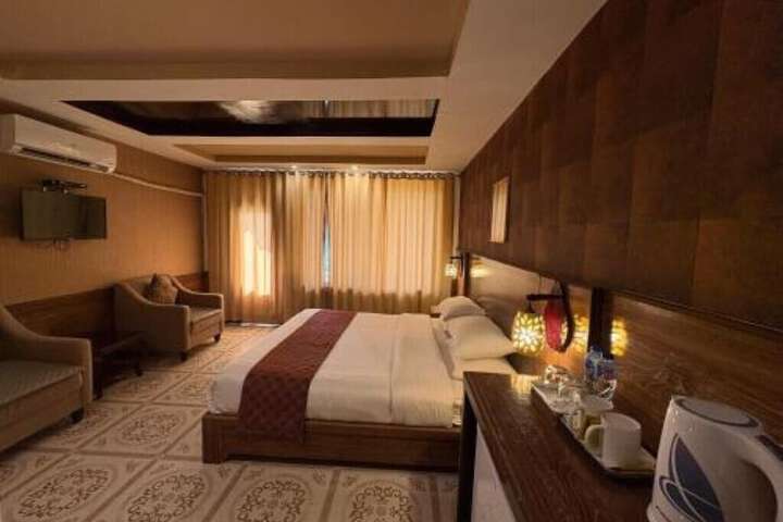 Eagle Nest Hotel