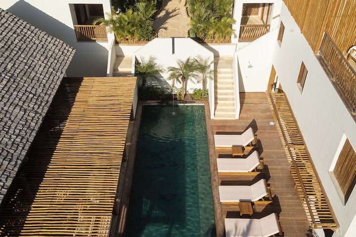 Pool 76 of 122
