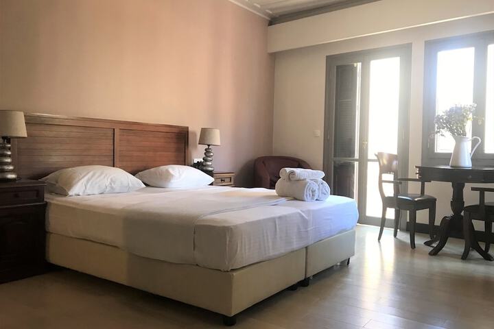 Room 27 of 83