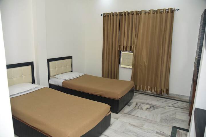 Room 14 of 34