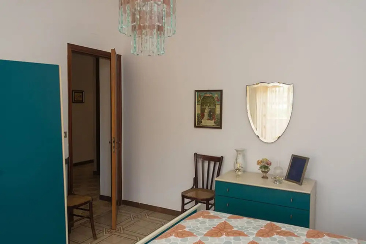 Room 4 of 17
