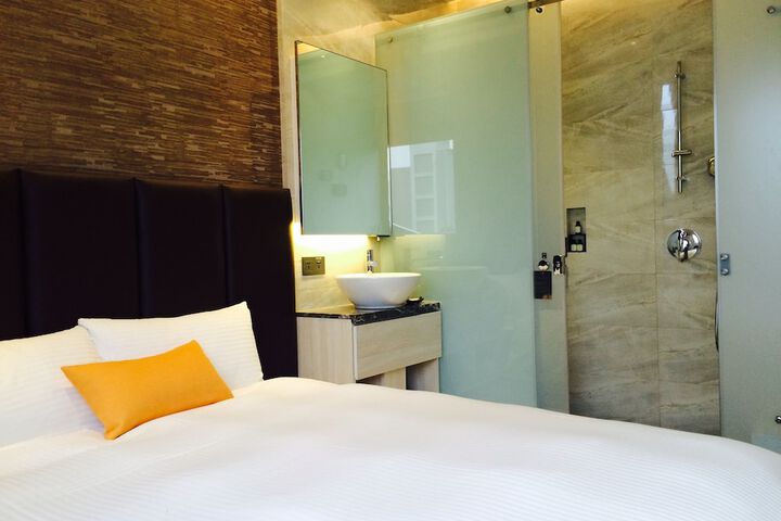 Room 22 of 35