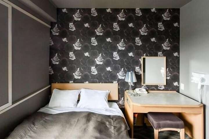 Room 11 of 33