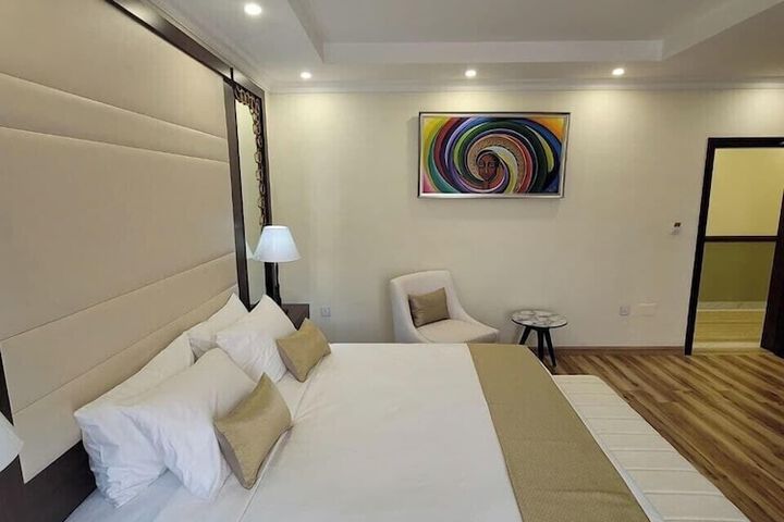 Room 10 of 17