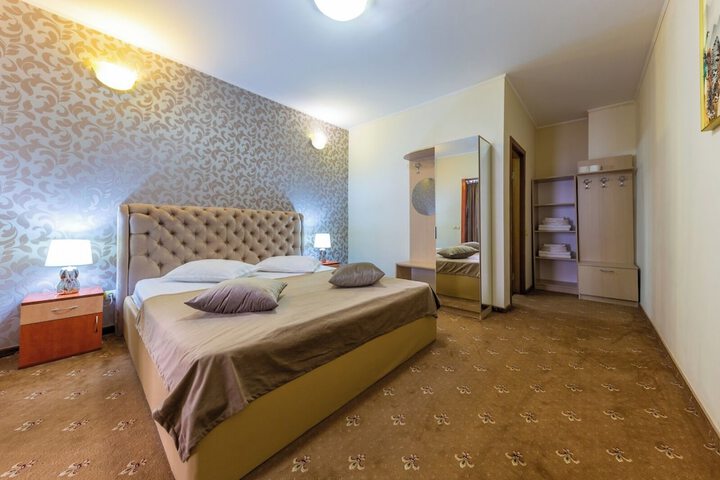 Room 16 of 37