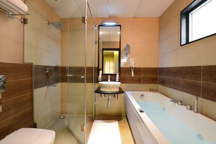 Room 12 of 25