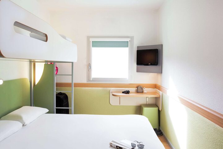 Room 14 of 30