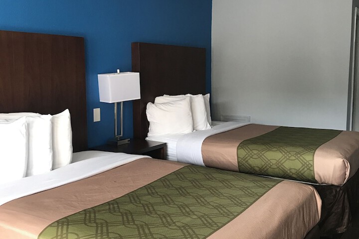 2 Double Beds (18 of 23)