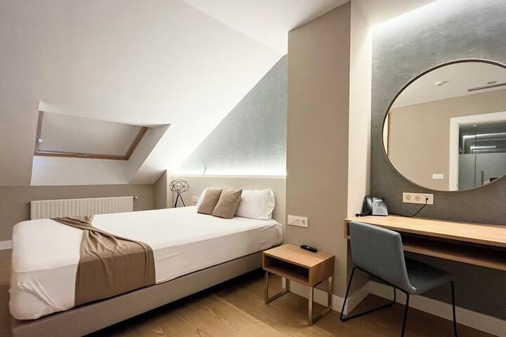 Room 28 of 63