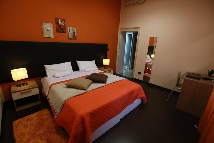 Room 9 of 60