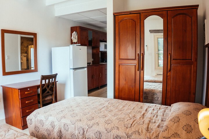 Room 3 of 43