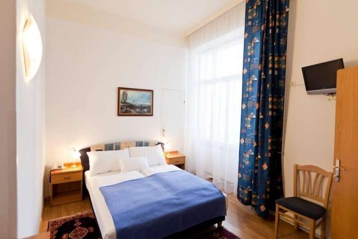 Room 18 of 33