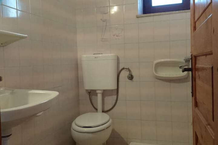 Room 12 of 25
