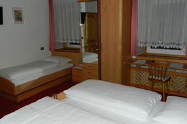 Room 21 of 48