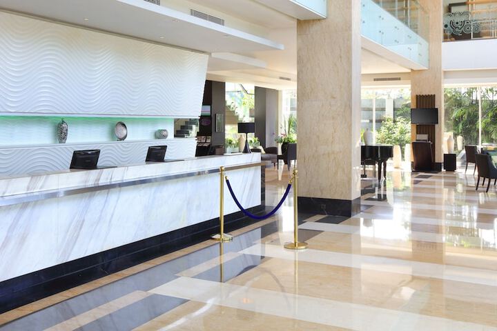 Entrance & Lobby