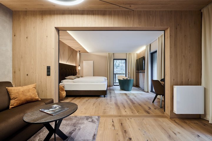 Room 21 of 90