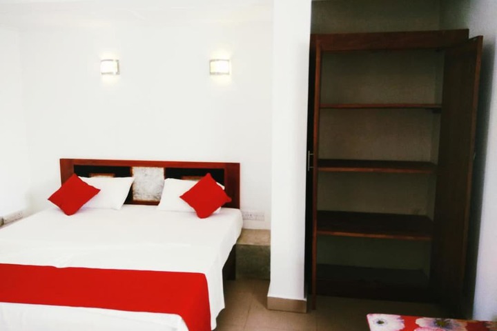 Room 6 of 13