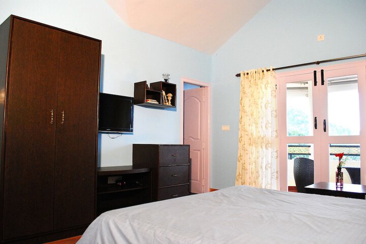 Room 4 of 32