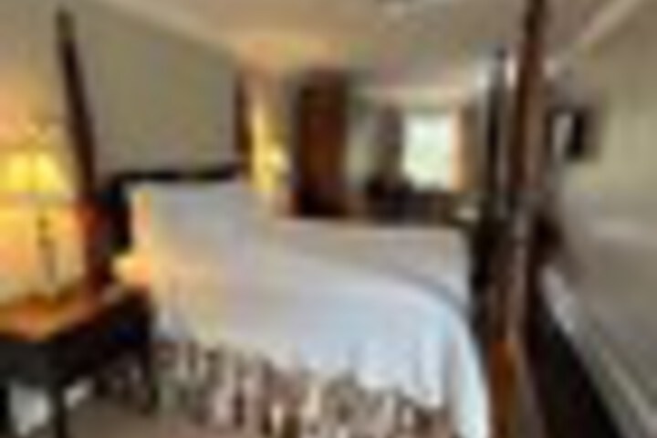 Room 32 of 285
