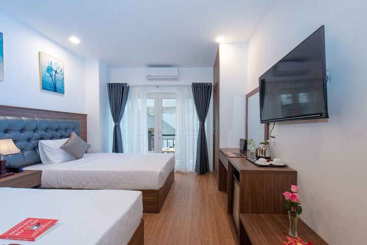 Room 11 of 28