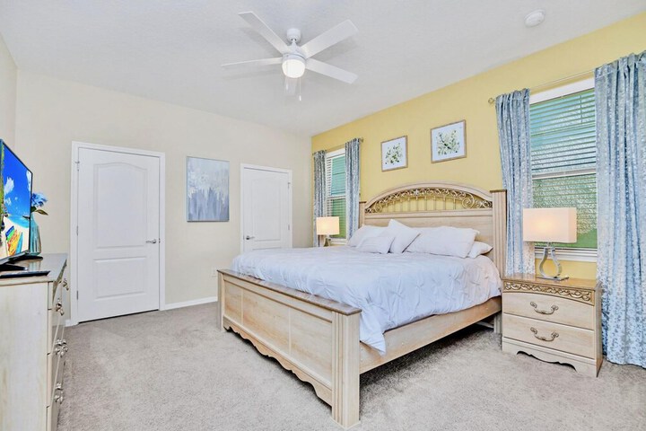 Room 7 of 44