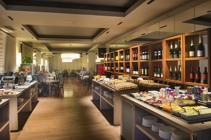 Dining 81 of 108