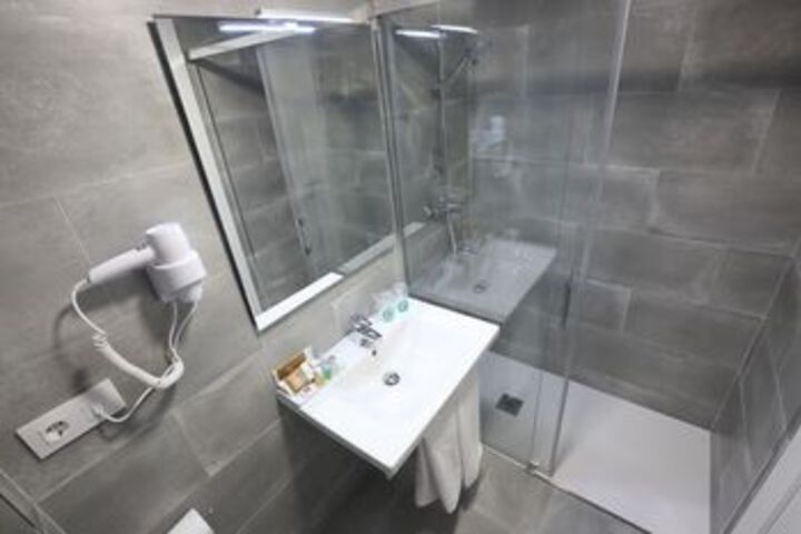 Room 2 of 48