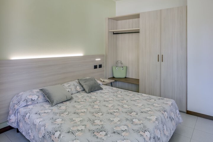 Room 4 of 35