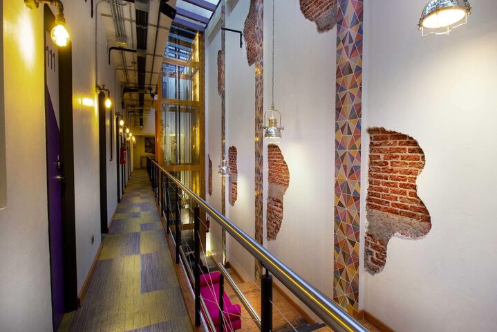 Entrance & Lobby