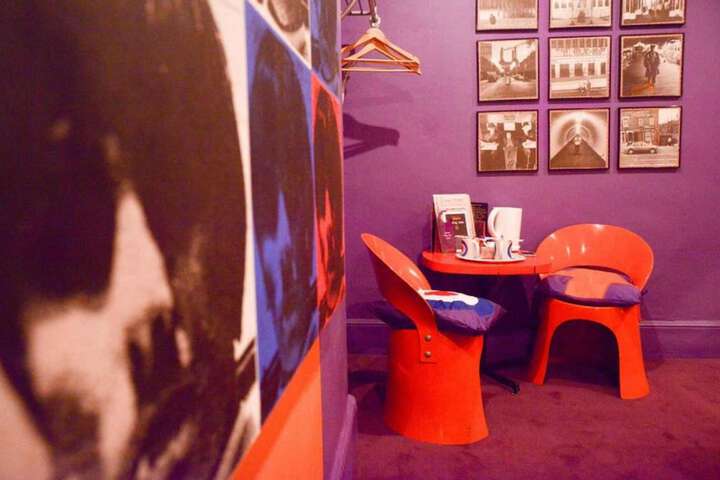 Room 43 of 272
