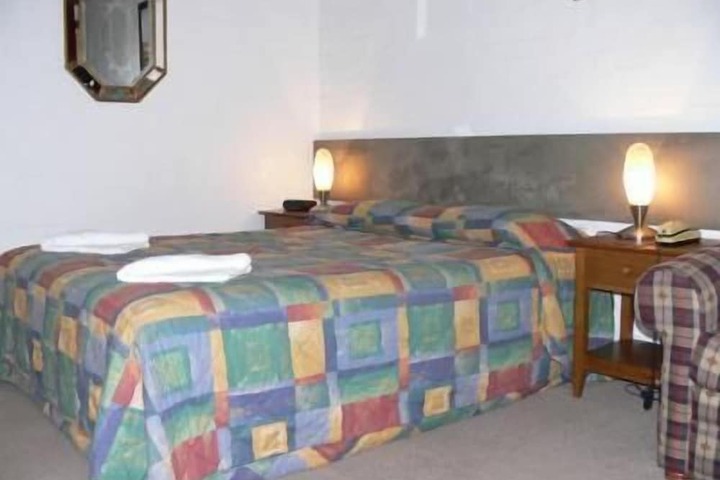 Room 2 of 6