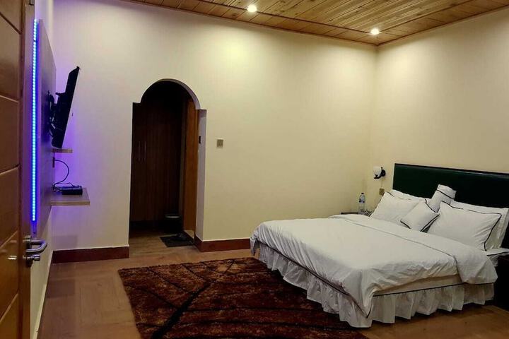 Room 17 of 27