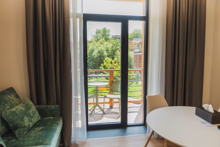 Room 21 of 102