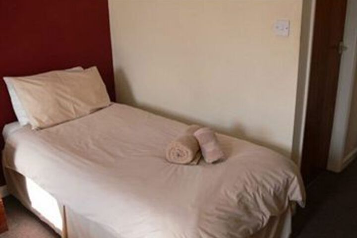 Room 5 of 6