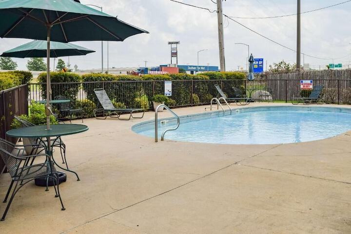Pool Hotel